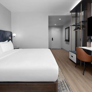 Corner King Room